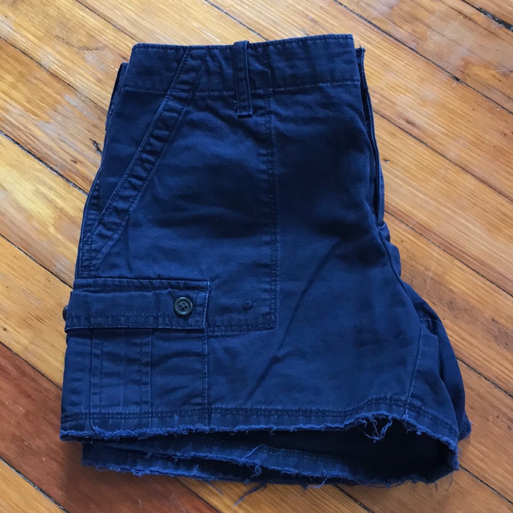 GAP Navy women’s frayed cargo shorts 02